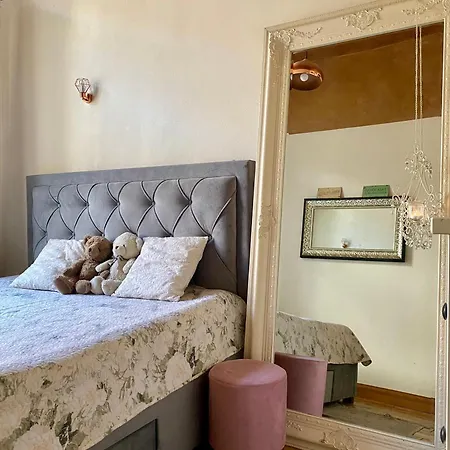 With A Historic Feel In The Center Apartament