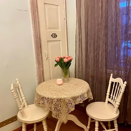 With A Historic Feel In The Center Apartament